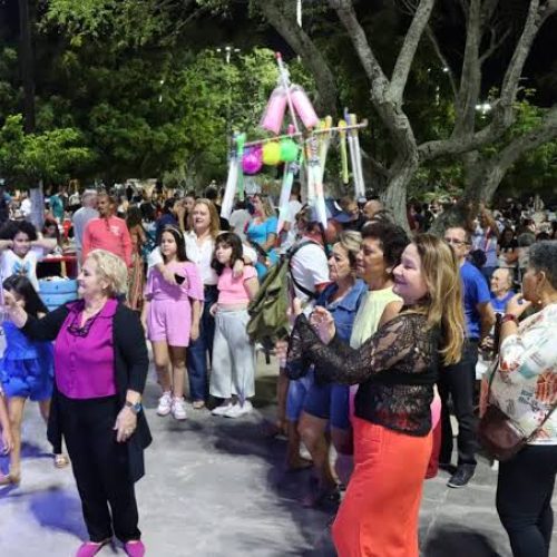 Sextou na Praça tem edição nesta quarta (29), véspera de feriado, no bairro de Candelária