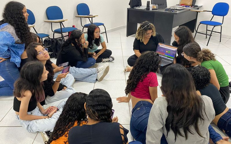 Junior Achievement RN oferece cursos gratuitos sobre inteligência artificial