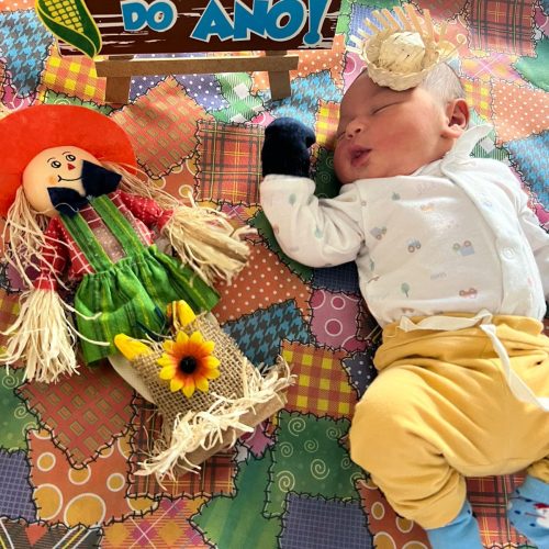 Bebês internados em UTI neonatal ganham ensaio fotográfico de São João no RN