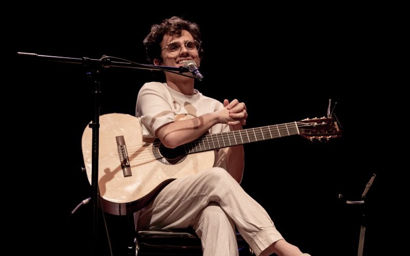 Caike Souza traz turnê inédita “Quero Te Ver Pra Sempre” ao Teatro Alberto Maranhão