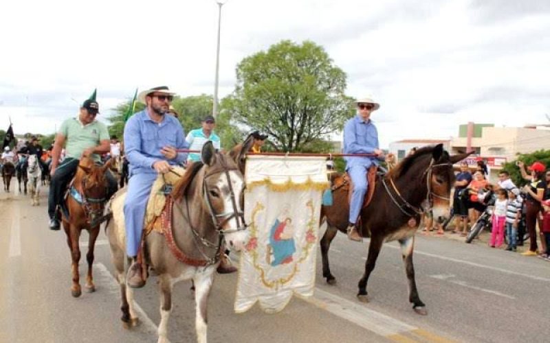 Cavalgada e Leilão são destaques neste domingo (21) na Festa de Sant’Ana de Caicó