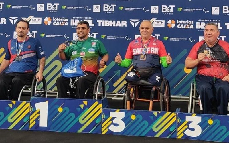 Aos 60 anos, paratleta da Sadef lidera ranking nacional de tênis de mesa paralímpico