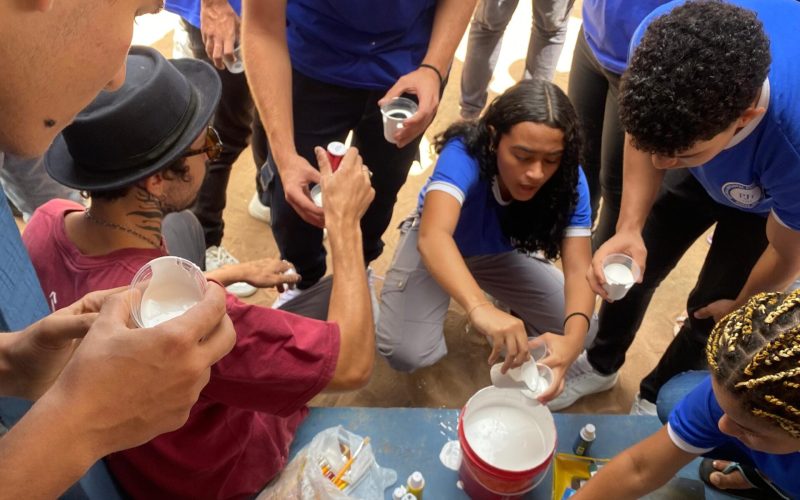 Artista leva oficina de grafite, reciclagem e empreendedorismo a escolas públicas do RN