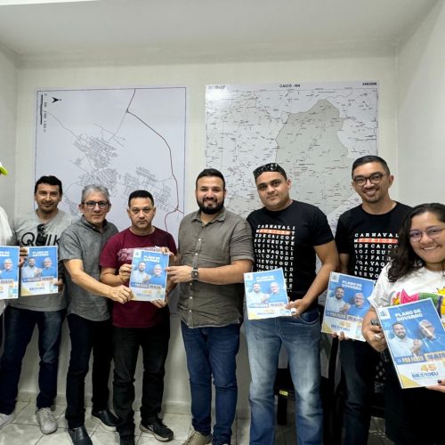 Blocos Carnavalescos de Caicó recebem Plano de Governo de Dr. Tadeu e Toinho Santiago