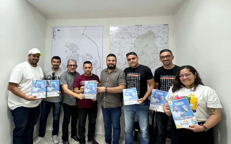 Blocos Carnavalescos de Caicó recebem Plano de Governo de Dr. Tadeu e Toinho Santiago