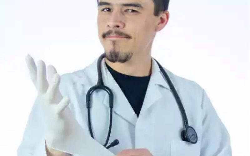 Comediante Enfermeiro Sincero e João Melo agitam fim de semana do Natal Comedy Club