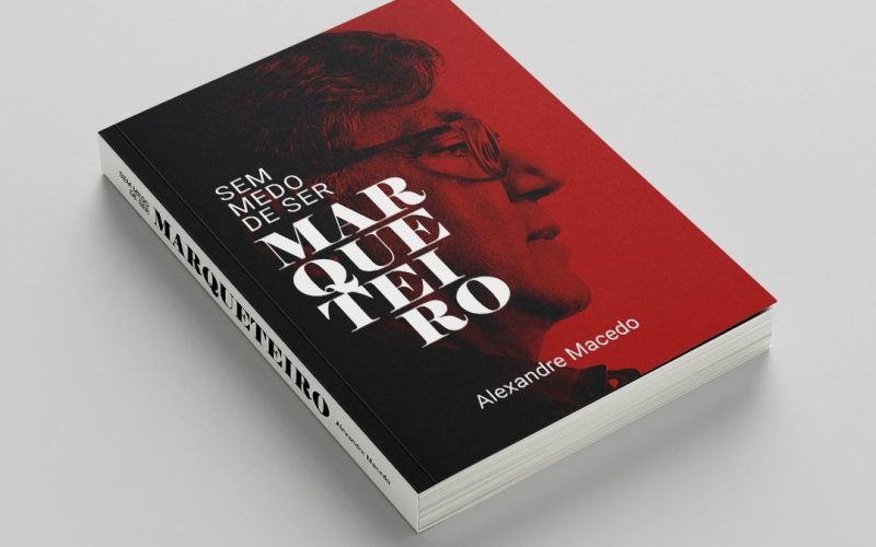 Alexandre Macedo lança livro de memórias, relembrando sua trajetória no marketing político 