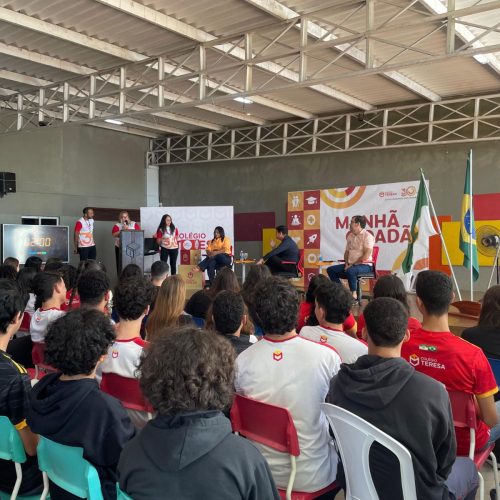 Alunos do Colégio Teresa debatem eleições municipais com candidatos à Prefeitura