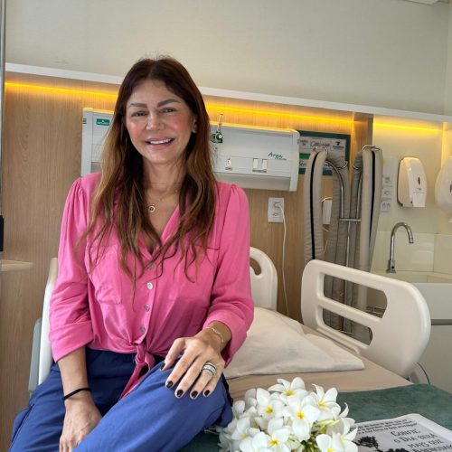 Influenciadora do RN, paciente oncológica, realiza ação social em alusão ao outubro rosa