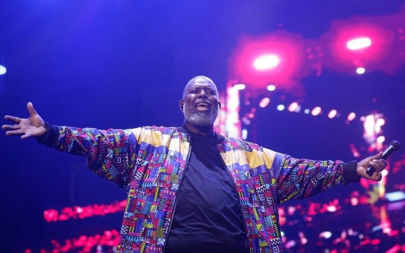 Referência no samba e pagode, Péricles traz sucessos ao Samba Brasil Natal