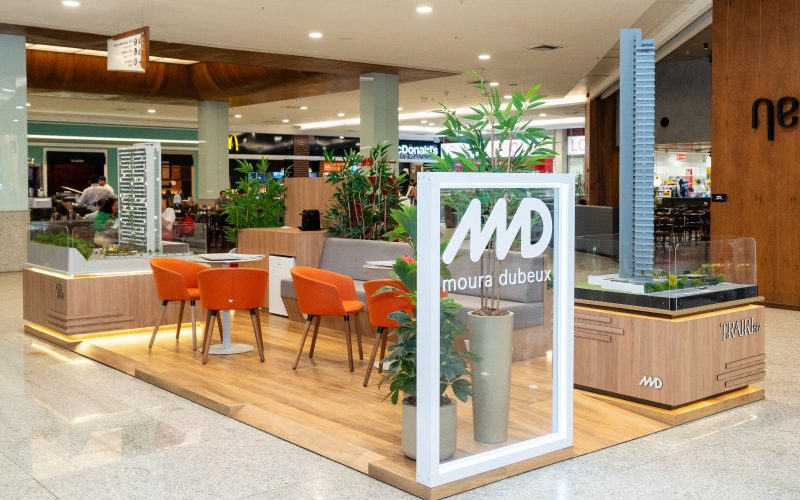 Moura Dubeux inaugura stand no Natal Shopping