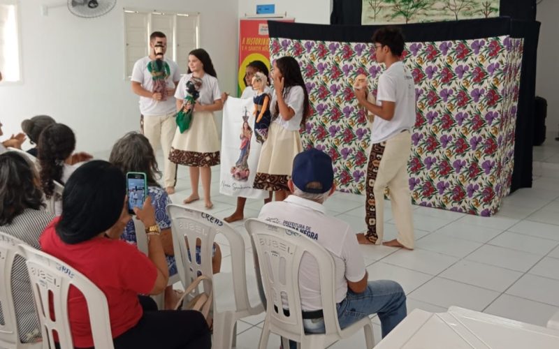 Teatro de bonecos conta história do furto da padroeira, em Serra Negra do Norte
