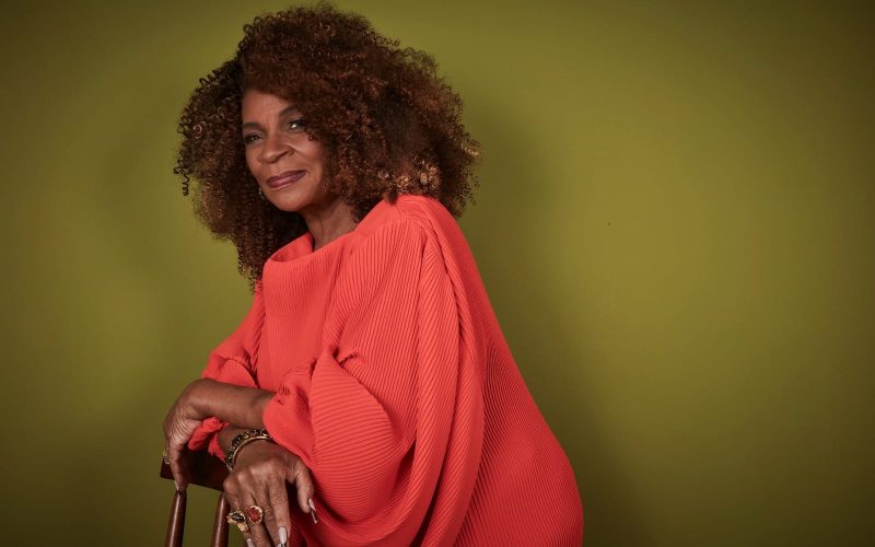 Zezé Motta canta Caetano Veloso neste domingo (17) no Teatro Riachuelo Natal