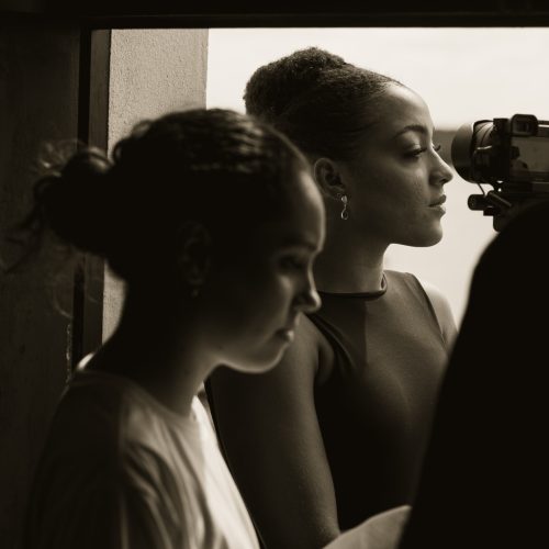 Exposição fotográfica sobre bailarinas acontece no Choupana Café neste domingo (8)