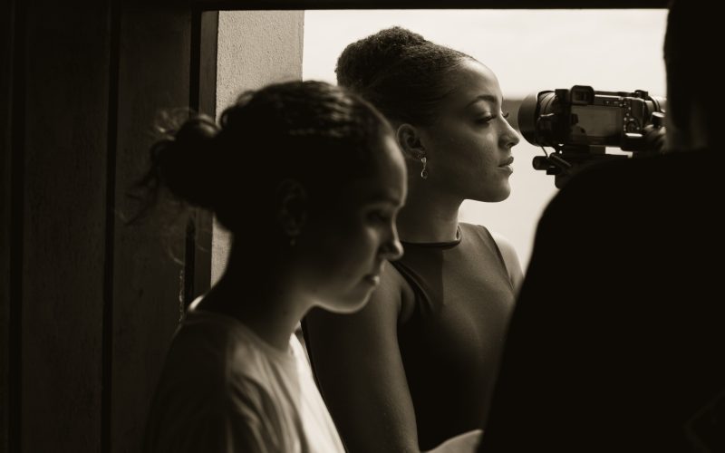 Exposição fotográfica sobre bailarinas acontece no Choupana Café neste domingo (8)
