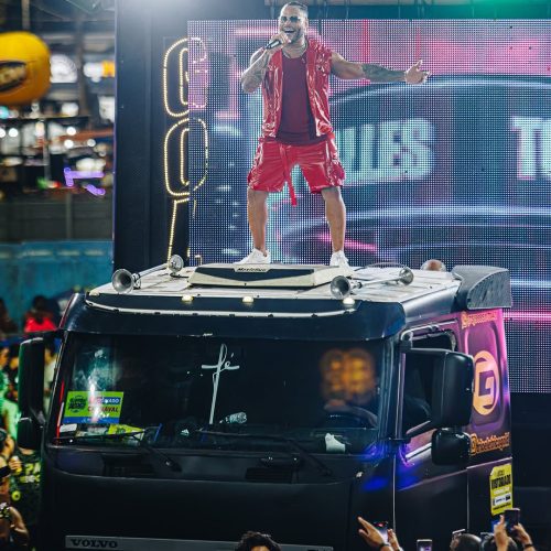 Tony Salles estreia sua carreira solo em grande estilo no Carnatal