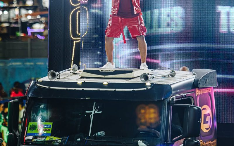 Tony Salles estreia sua carreira solo em grande estilo no Carnatal