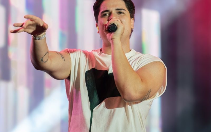 Top 1 no Spotify, Eric Land esgota ingressos para show no Redação Praia, em Pirangi