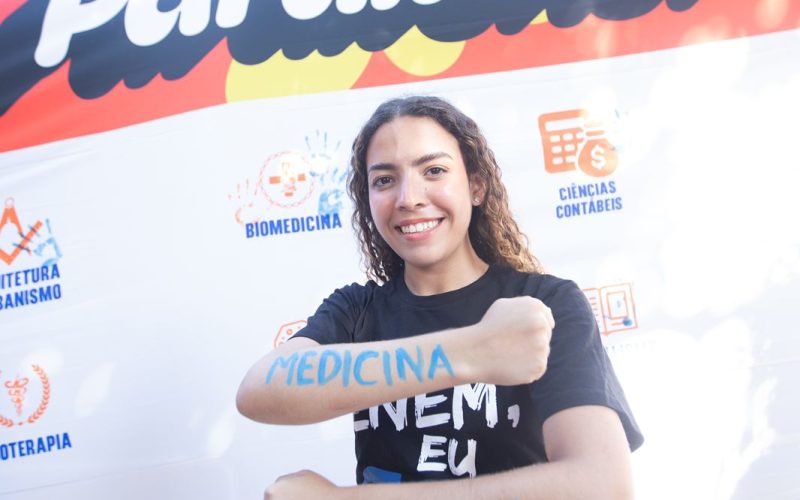 Conheça Ana Cecilia: a atleta tricampeã de vôlei aprovada em Medicina no SISU 2025