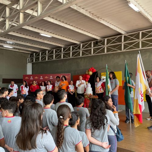Colégio Teresa celebra 30 anos com festa de reencontros e homenagens