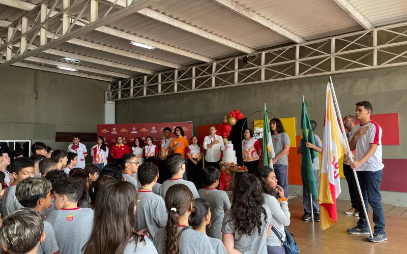 Colégio Teresa celebra 30 anos com festa de reencontros e homenagens