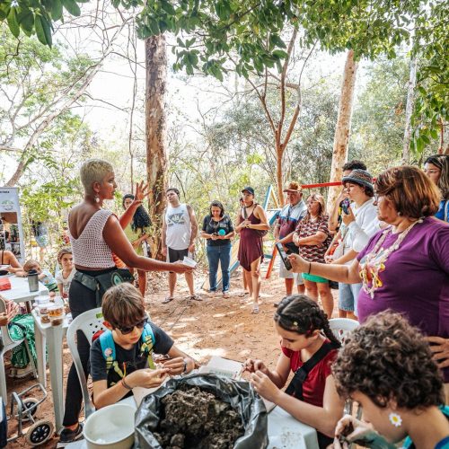Casa Escola e Casa de Barro promovem Oficina de Geotintas neste sábado (22)