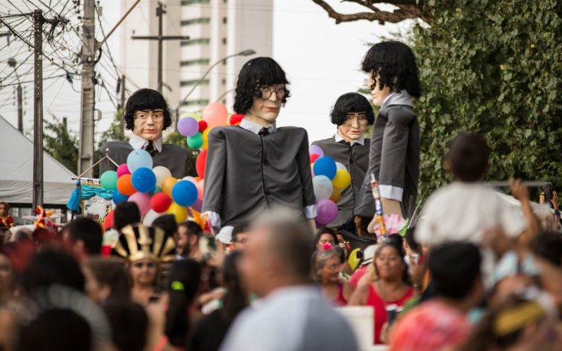 Bloco do Submarino Amarelo faz tributo aos Beatles no sábado de carnaval