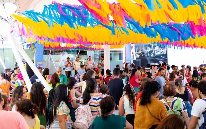 Carnaval no Praia Shopping promete folia para toda a família com entrada gratuita