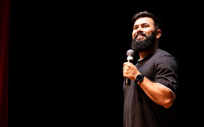 Douglas di Lima apresenta stand-up cristão no Teatro Alberto Maranhão