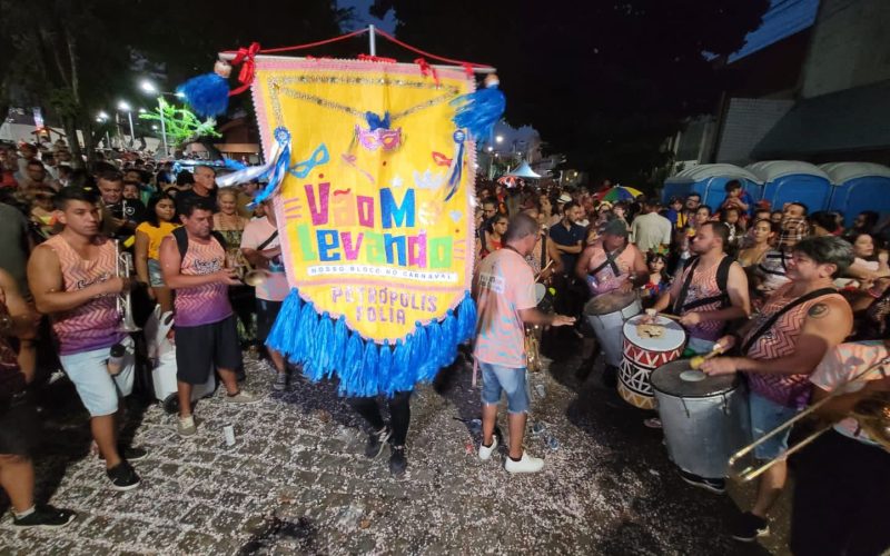 Petrópolis Folia 2025: Frevo, alegria e tradição sacodem a segunda de Carnaval!