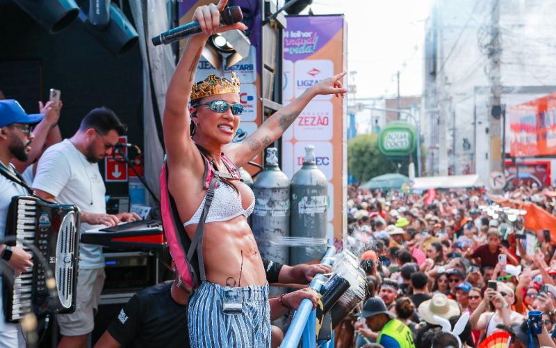 Show de Michele Andrade mostra porque ela é a rainha do Carnaval de Caicó