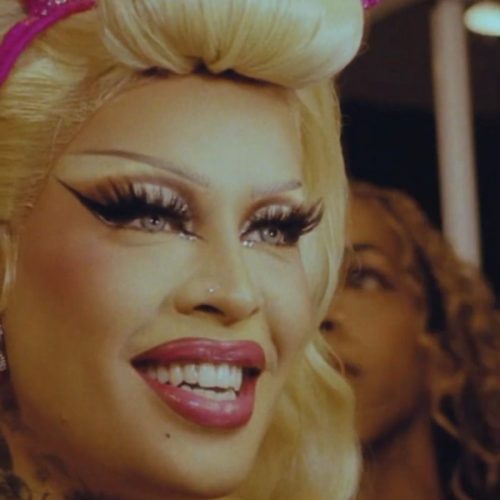 Gloria Groove lança mini documentário revelando bastidores e emoção do Carnaval 2025