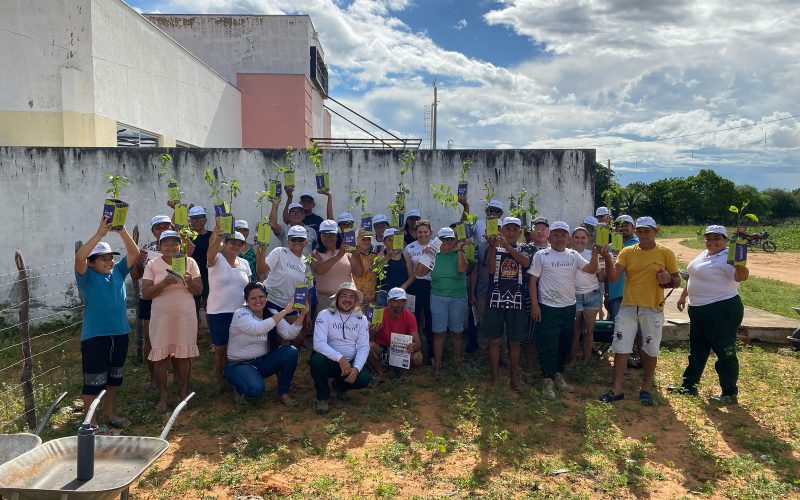 Projeto Reflorescer entrega 2.382 mudas para comunidades rurais em Afonso Bezerra