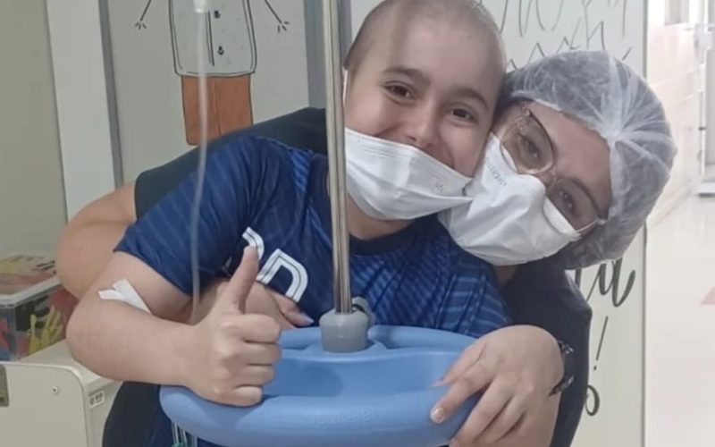 Família potiguar busca doador de medula óssea para criança em tratamento contra leucemia