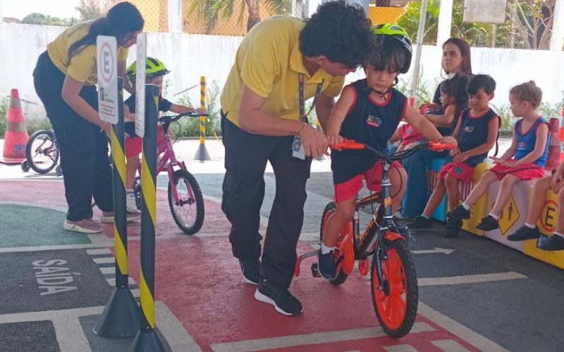 STTU promove ação especial do Maio amarelo com crianças de Natal