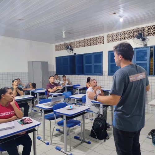 Xilogravura é usada como ferramenta de aprendizado para ensinar adultos em Natal
