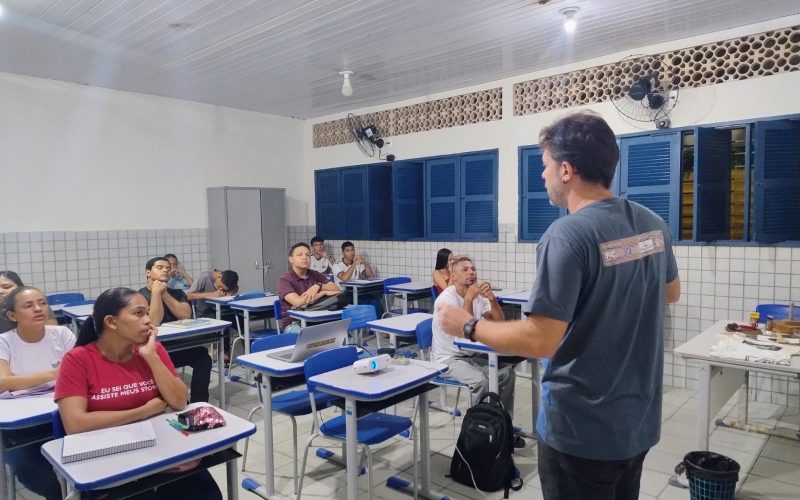 Xilogravura é usada como ferramenta de aprendizado para ensinar adultos em Natal