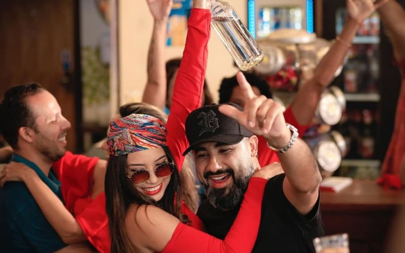 Raí Saia Rodada lança clipe de “Cachaceira” e emplaca mais um hit no repertório