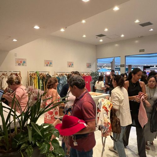 Loja cheia e peças a partir de R$ 20 reais marcam início do Bazar Elos no Natal Shopping