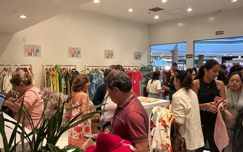 Loja cheia e peças a partir de R$ 20 reais marcam início do Bazar Elos no Natal Shopping