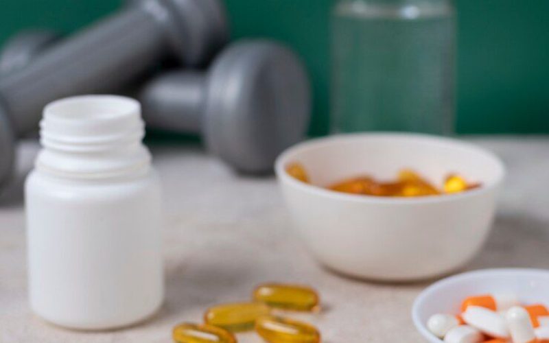 Automedicação disfarçada de suplementação aumenta os riscos à saúde, alerta especialista