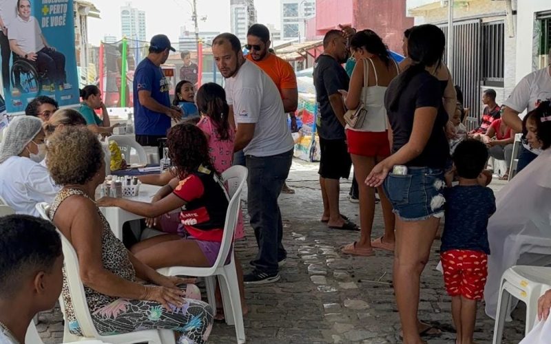 Vila de Ponta Negra recebe serviços gratuitos, como vacinação e cadastro único neste sábado