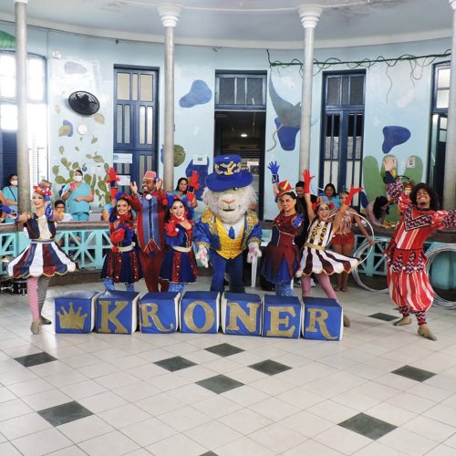 Circo Kroner leva magia e alegria ao Hospital Infantil Varela Santiago