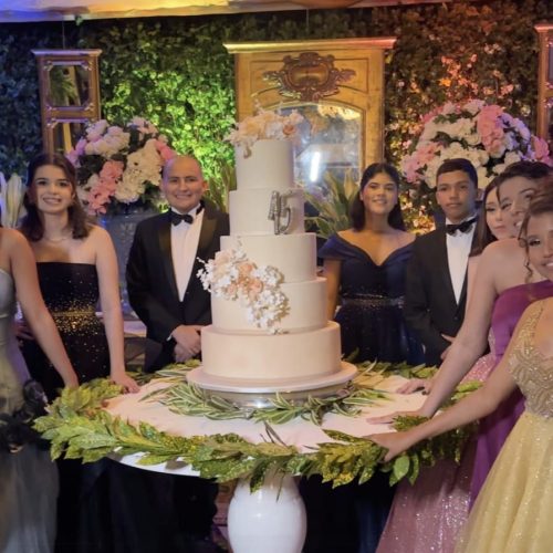 Liga realiza baile de debutantes para 10 adolescentes em tratamento contra o câncer