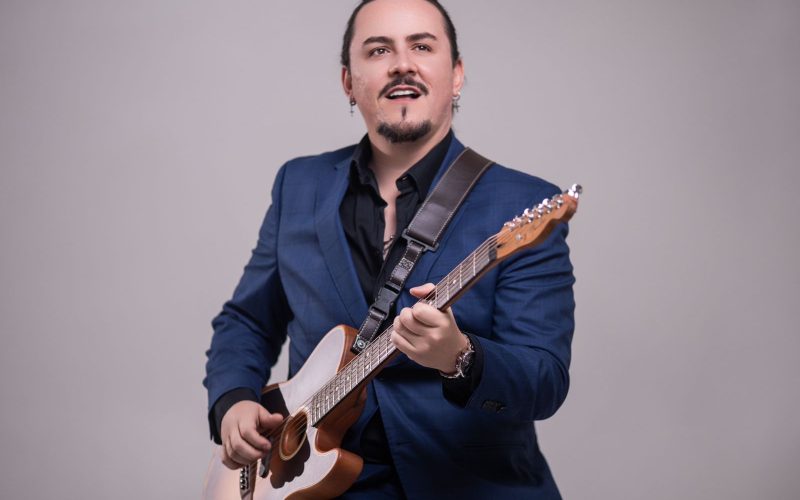 Últimos ingressos para Dino Fonseca na turnê Back To The 80’s nesse domingo (31) em Natal