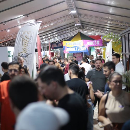 FINECAP 2025: abertura da Feira de Negócios e shows musicais marcam primeira noite