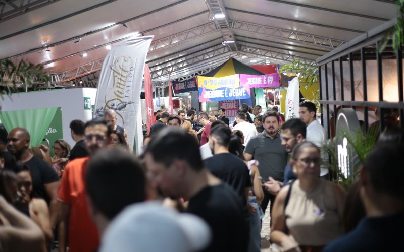 FINECAP 2025: abertura da Feira de Negócios e shows musicais marcam primeira noite