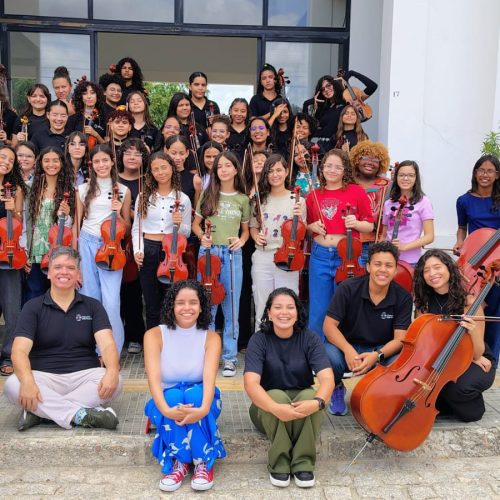 Projeto da UFRN reúne mais de 40 meninas em apresentação orquestral em Currais Novos