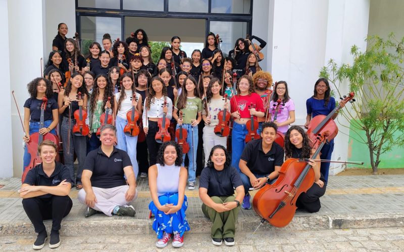 Projeto da UFRN reúne mais de 40 meninas em apresentação orquestral em Currais Novos