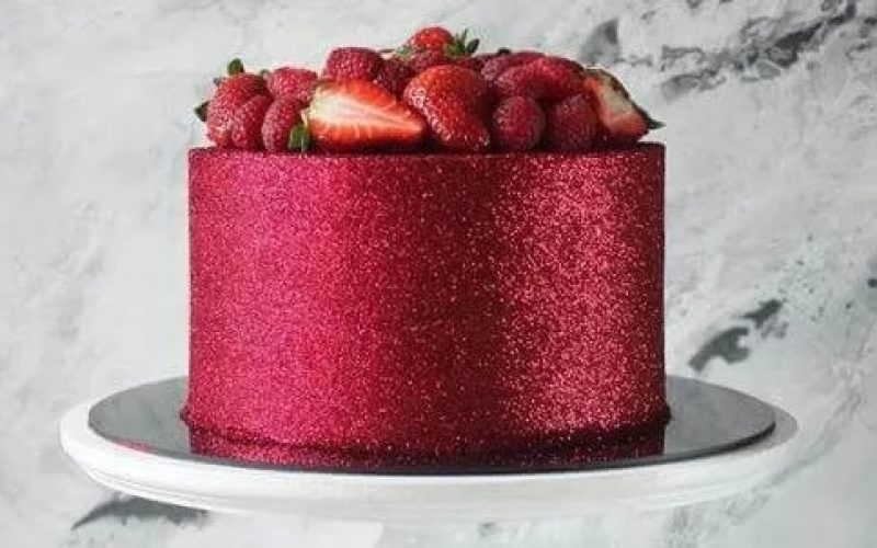 Anvisa barra glitters alimentícios e especialista alerta para riscos